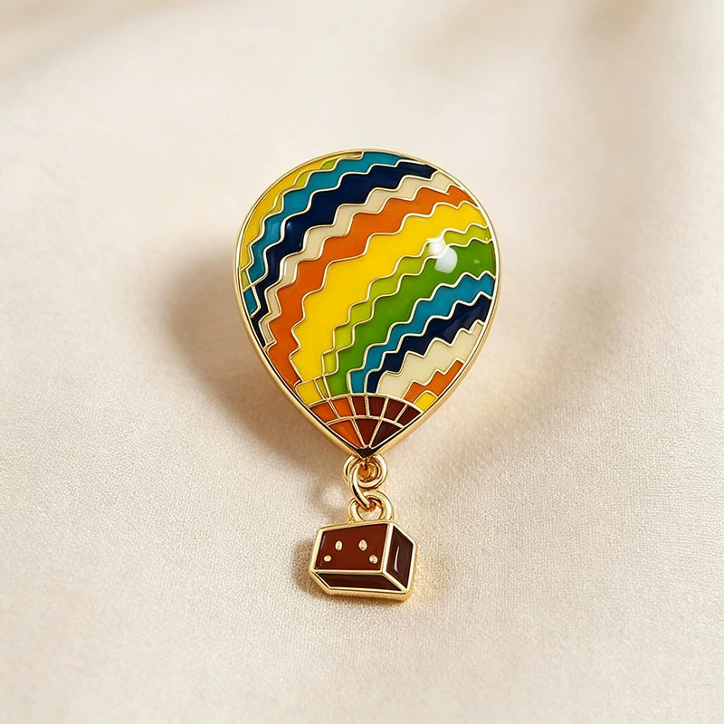 Embroidery Bali - Heteluchtballonvormige metalen broche, merchandise van de