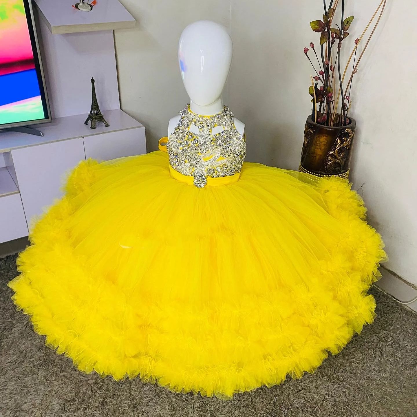 Prachtige gele bloemenmeisjesj - Embroidery Yellow Dress recensie en prijs